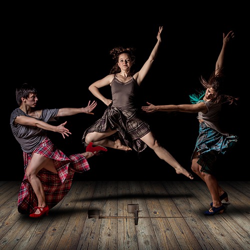 Jen Wren presents ‘6 Feet, 3 Shoes’ at Kala Sangam